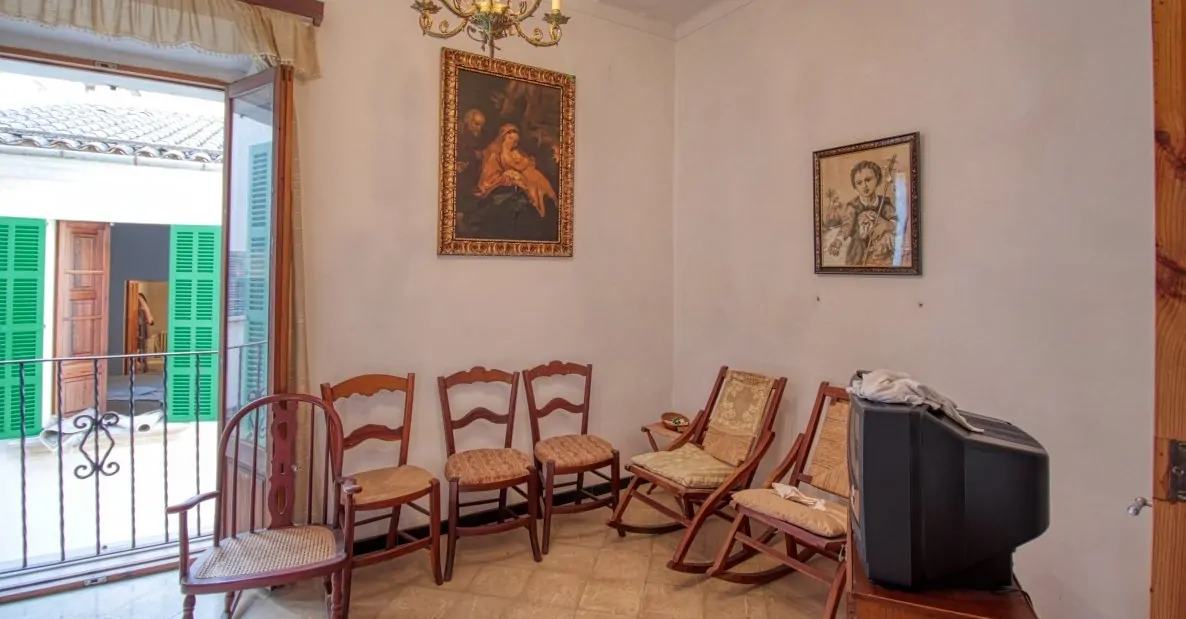 Großes Herrenhaus zum Renovieren mit vielen Möglichkeiten im Zentrum von Manacor