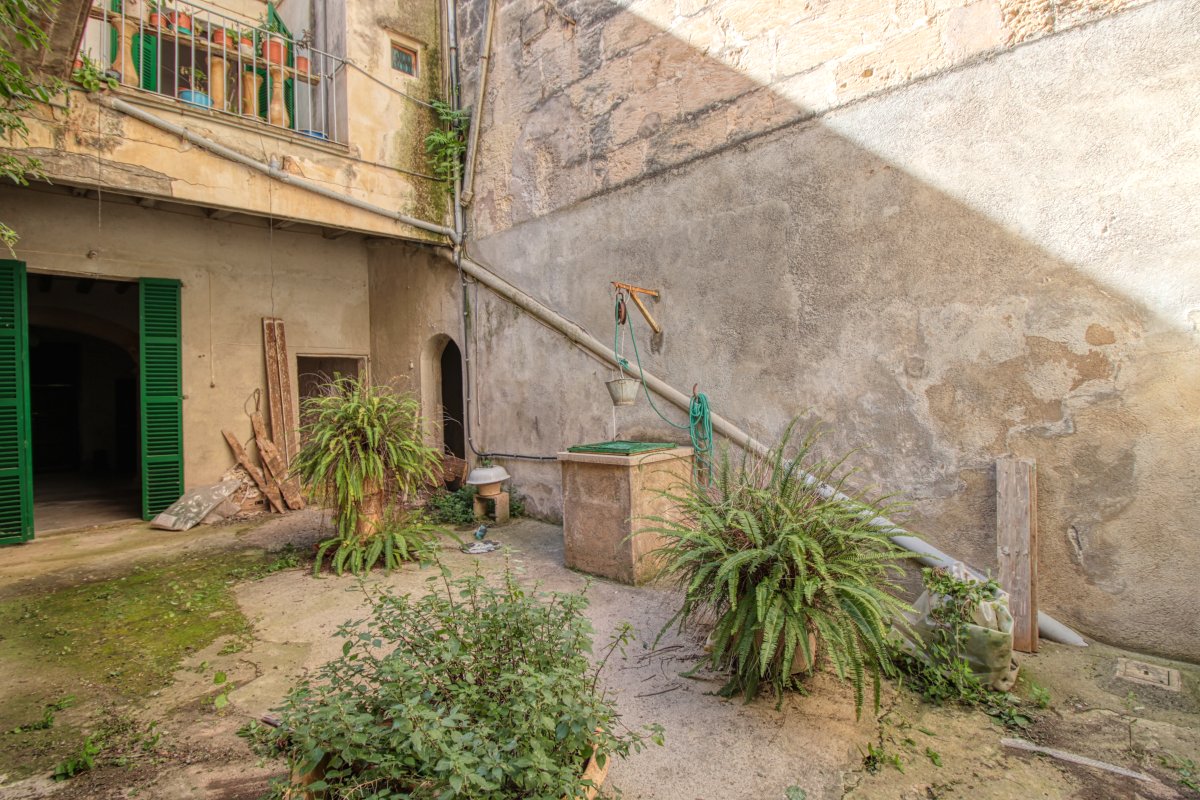 Großes Herrenhaus zum Renovieren mit vielen Möglichkeiten im Zentrum von Manacor