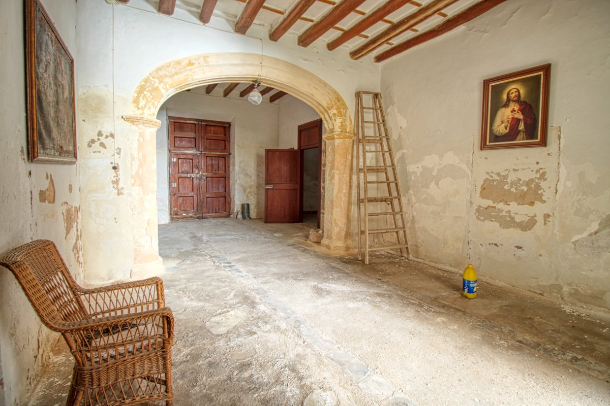 Großes Herrenhaus zum Renovieren mit vielen Möglichkeiten im Zentrum von Manacor