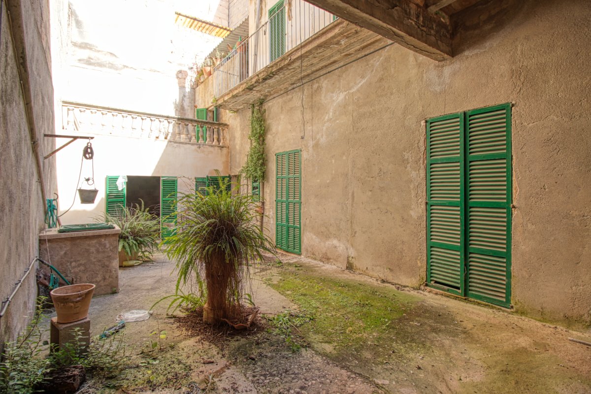 Großes Herrenhaus zum Renovieren mit vielen Möglichkeiten im Zentrum von Manacor