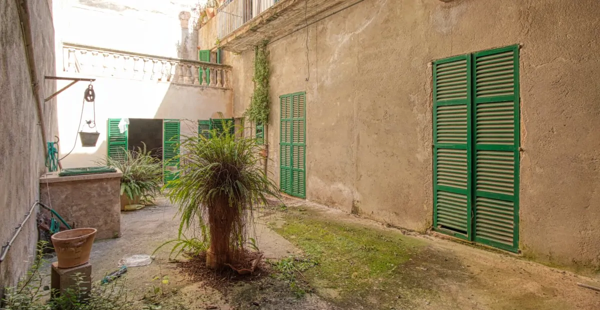 Großes Herrenhaus zum Renovieren mit vielen Möglichkeiten im Zentrum von Manacor