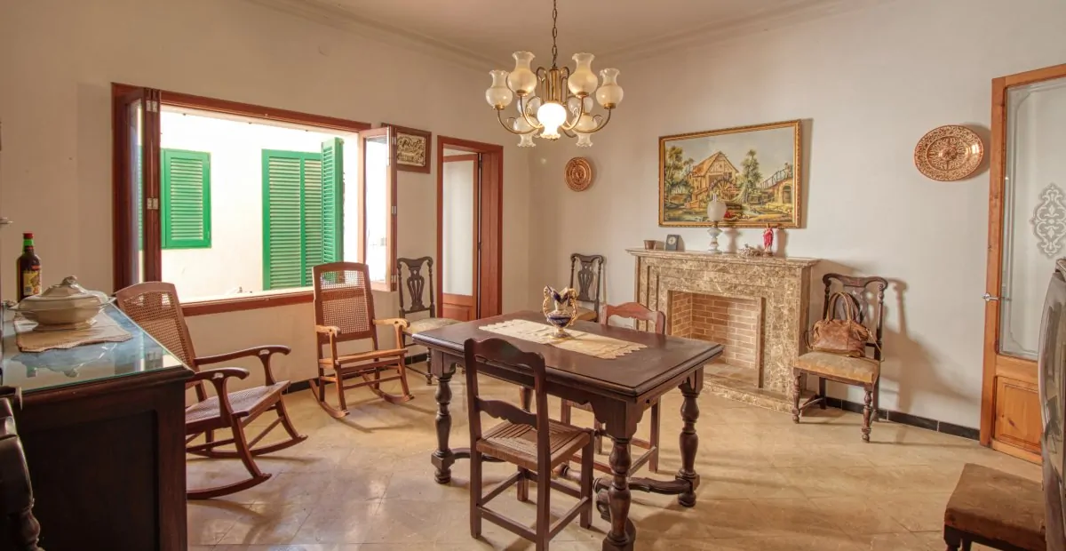 Großes Herrenhaus zum Renovieren mit vielen Möglichkeiten im Zentrum von Manacor