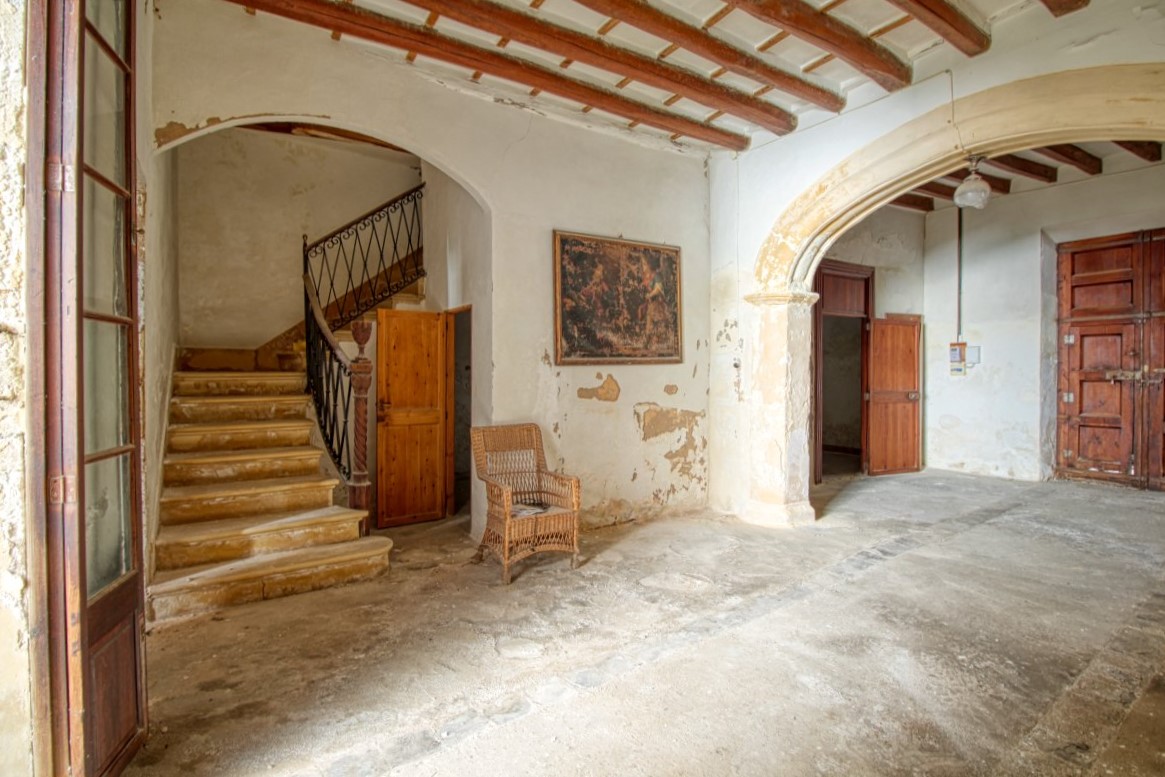 Großes Herrenhaus zum Renovieren mit vielen Möglichkeiten im Zentrum von Manacor