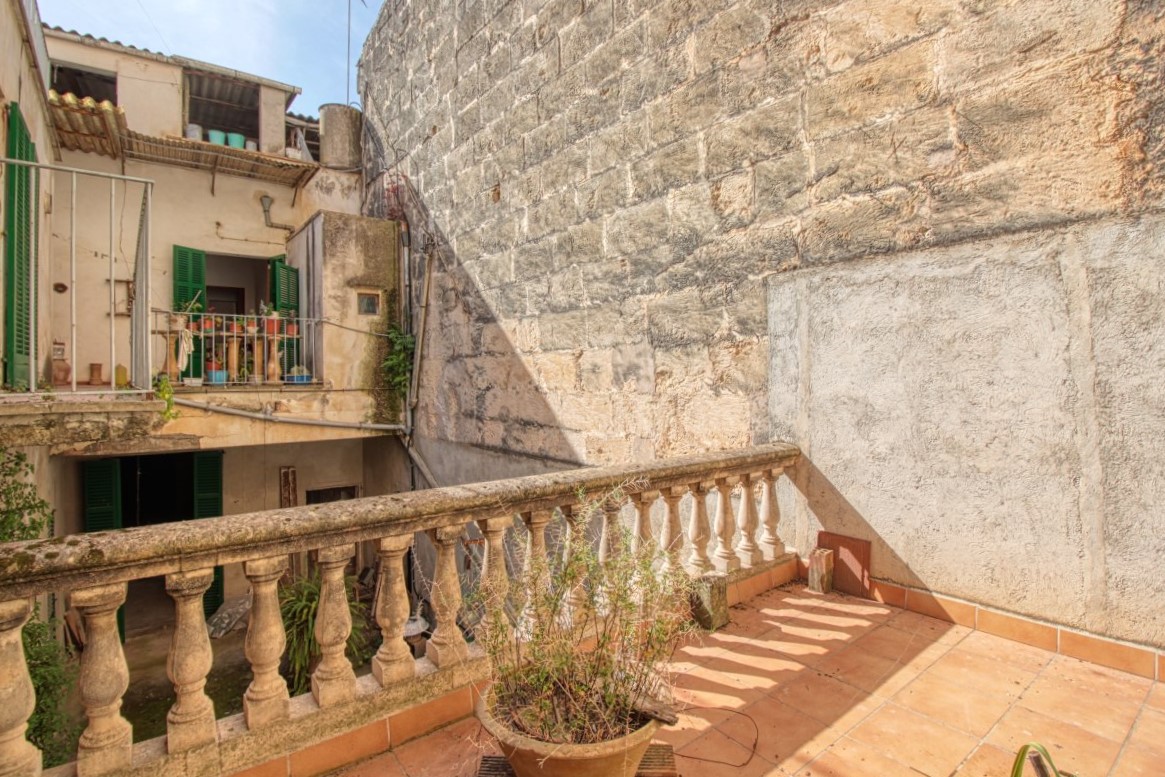 Großes Herrenhaus zum Renovieren mit vielen Möglichkeiten im Zentrum von Manacor