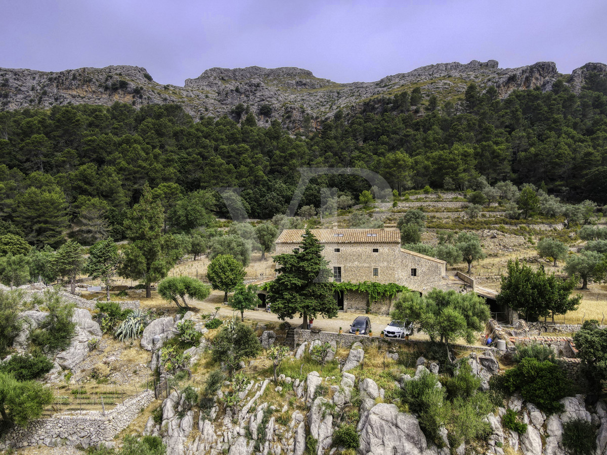 Fantastische historische Finca zum Renovieren auf 80 Hektar in der Serra de Tramuntana in Escorca