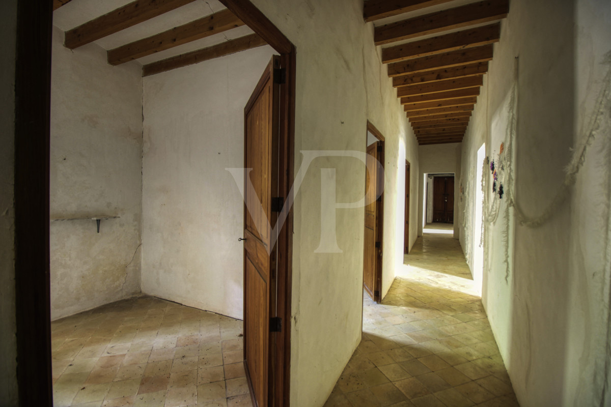 Fantastische historische Finca zum Renovieren auf 80 Hektar in der Serra de Tramuntana in Escorca