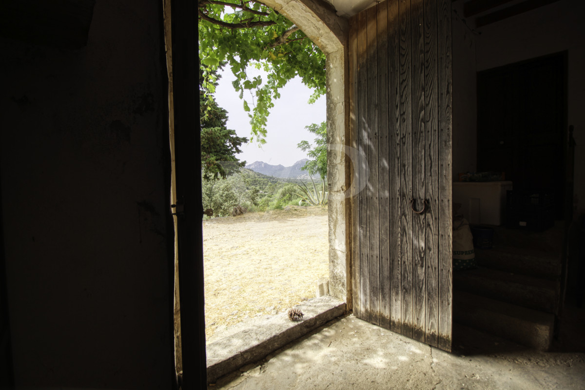 Fantastische historische Finca zum Renovieren auf 80 Hektar in der Serra de Tramuntana in Escorca