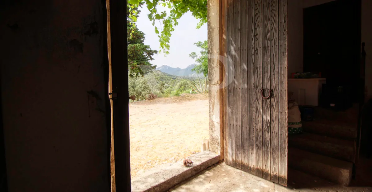 Fantastische historische Finca zum Renovieren auf 80 Hektar in der Serra de Tramuntana in Escorca