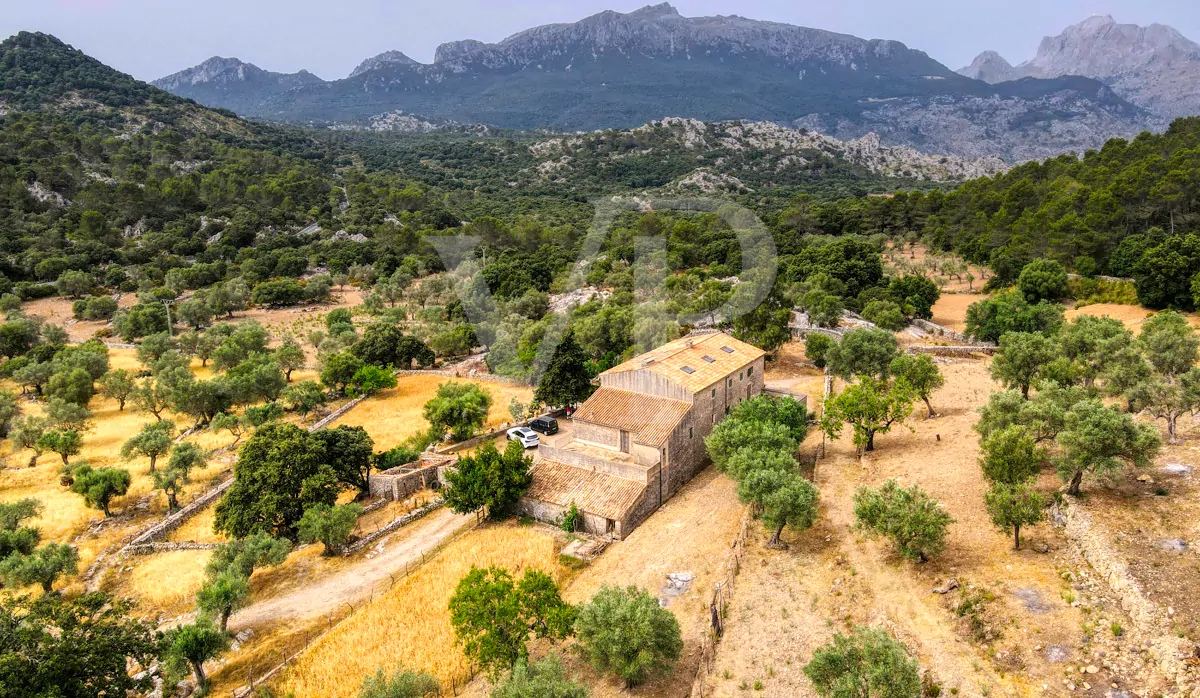 Fantastische historische Finca zum Renovieren auf 80 Hektar in der Serra de Tramuntana in Escorca