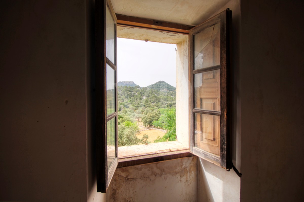 Fantastische historische Finca zum Renovieren auf 80 Hektar in der Serra de Tramuntana in Escorca