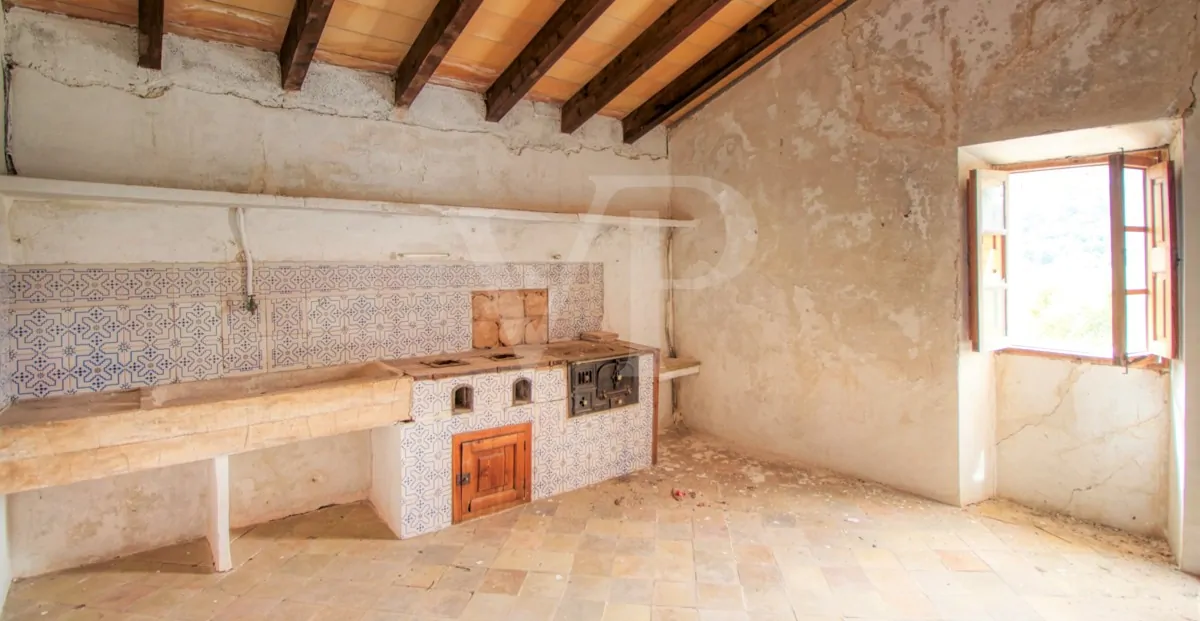 Fantastische historische Finca zum Renovieren auf 80 Hektar in der Serra de Tramuntana in Escorca