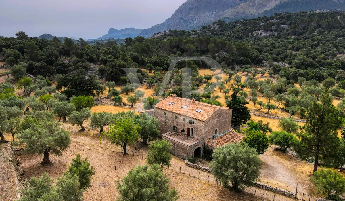 Fantastische historische Finca zum Renovieren auf 80 Hektar in der Serra de Tramuntana in Escorca