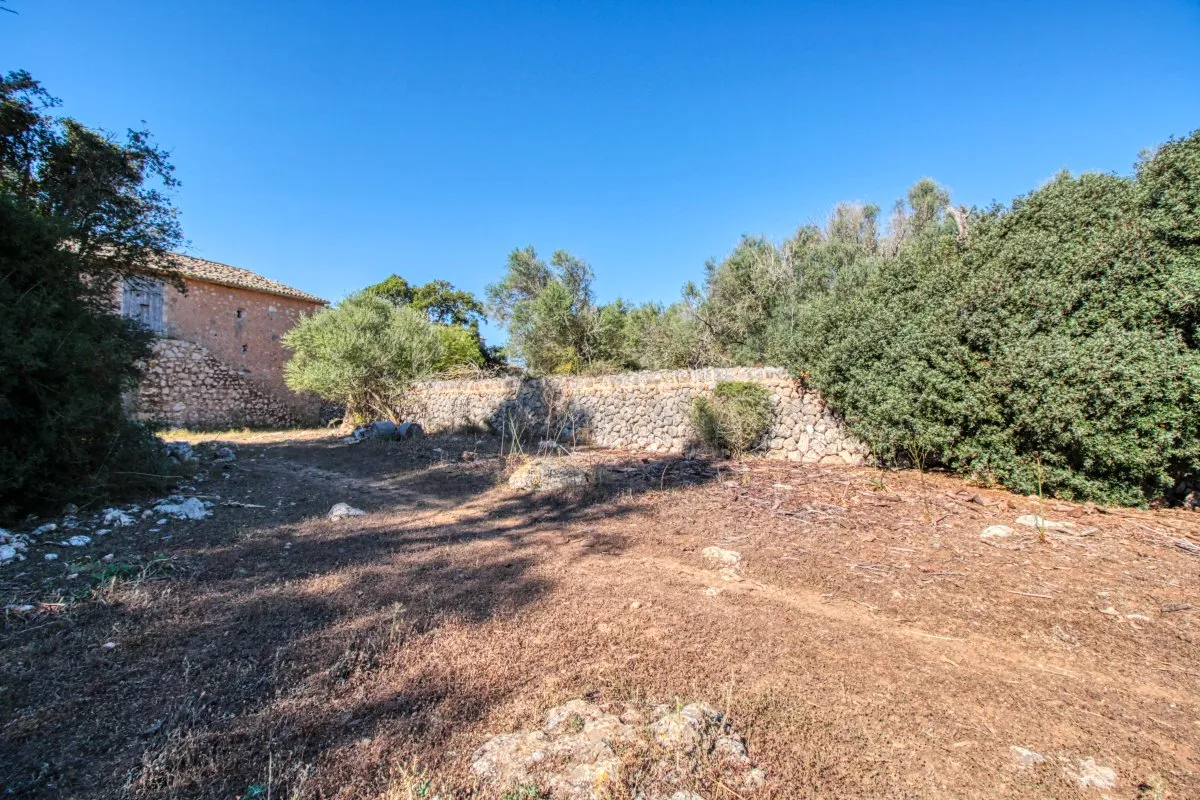 fantastico-possesso-storico-finca-risalente-al-1834-in-sant-llorenç-des-cardassar-con-possibilità-di-licenza-per-un-piccolo-investimento-rurale-hotel