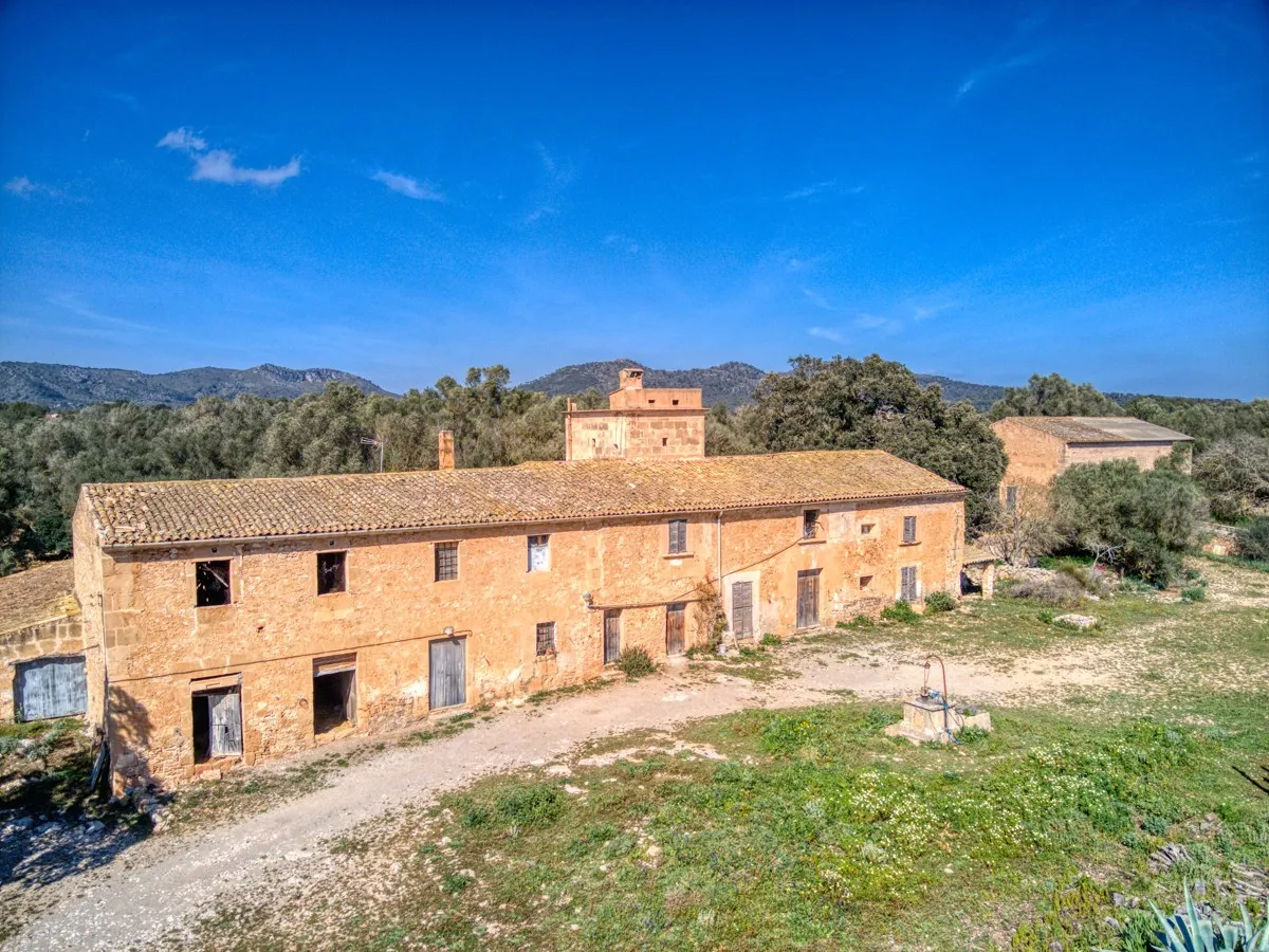 fantastico-possesso-storico-finca-risalente-al-1834-in-sant-llorenç-des-cardassar-con-possibilità-di-licenza-per-un-piccolo-investimento-rurale-hotel