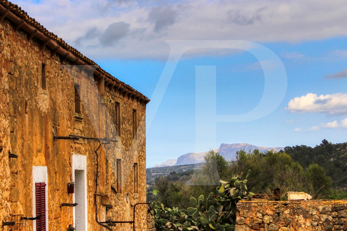 Spektakuläre Finca mit fantastischem mallorquinischem Haus auf einem Hügel in Manacor