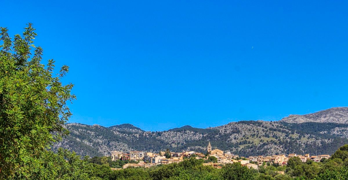 En venta antigua Possessió documentada en el siglo  XVII en la periferia de Campanet en Mallorca