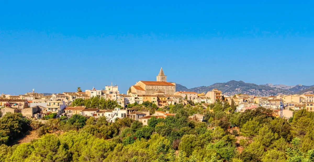 En venta antigua Possessió documentada en el siglo  XVII en la periferia de Campanet en Mallorca