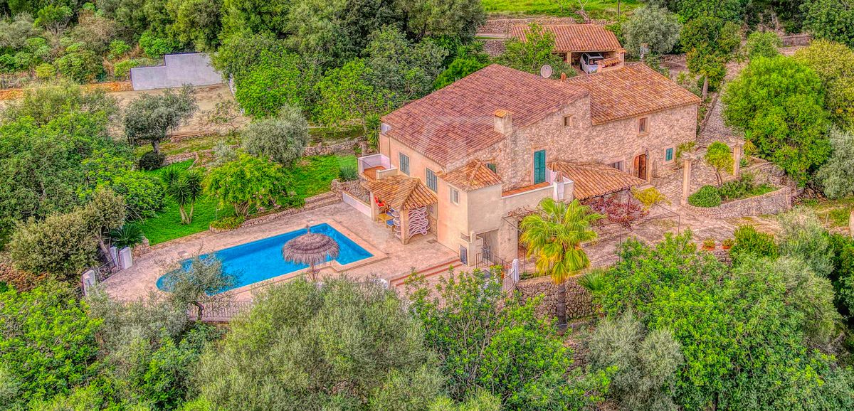 schöne-mallorquinische-finca-mit-ETV-in-fantastischer-lage-in-pollença-zu-verkaufen