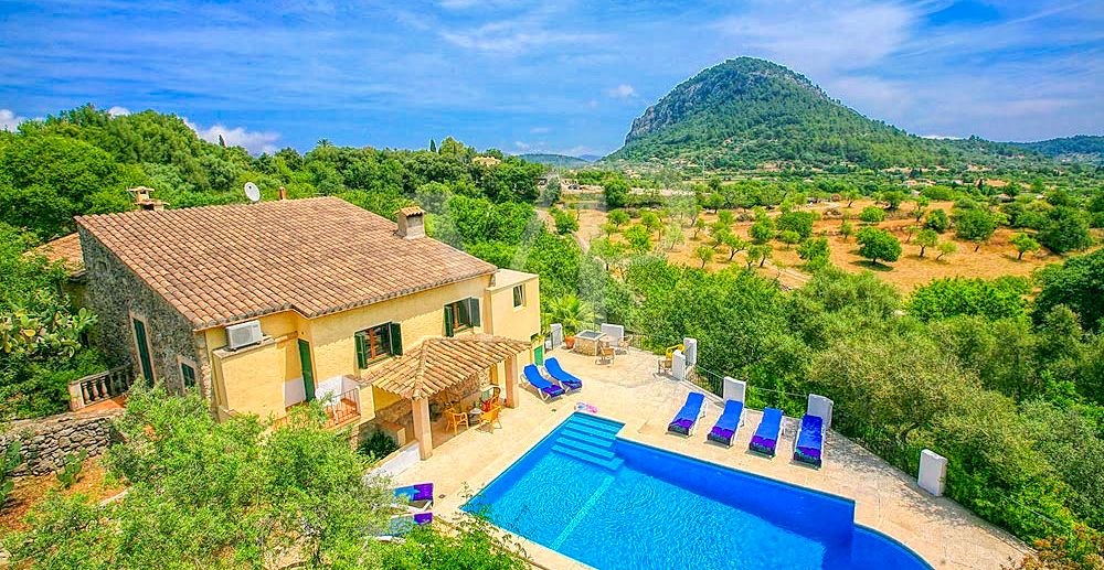 schöne-mallorquinische-finca-mit-ETV-in-fantastischer-lage-in-pollença-zu-verkaufen