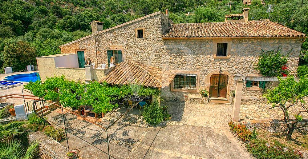 schöne-mallorquinische-finca-mit-ETV-in-fantastischer-lage-in-pollença-zu-verkaufen