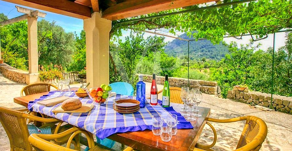 schöne-mallorquinische-finca-mit-ETV-in-fantastischer-lage-in-pollença-zu-verkaufen