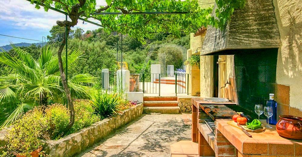 schöne-mallorquinische-finca-mit-ETV-in-fantastischer-lage-in-pollença-zu-verkaufen