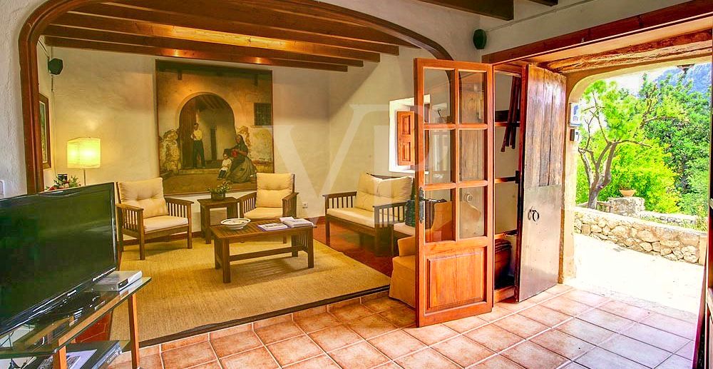 schöne-mallorquinische-finca-mit-ETV-in-fantastischer-lage-in-pollença-zu-verkaufen