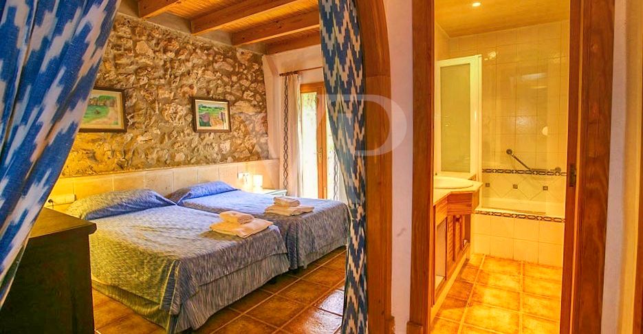 schöne-mallorquinische-finca-mit-ETV-in-fantastischer-lage-in-pollença-zu-verkaufen
