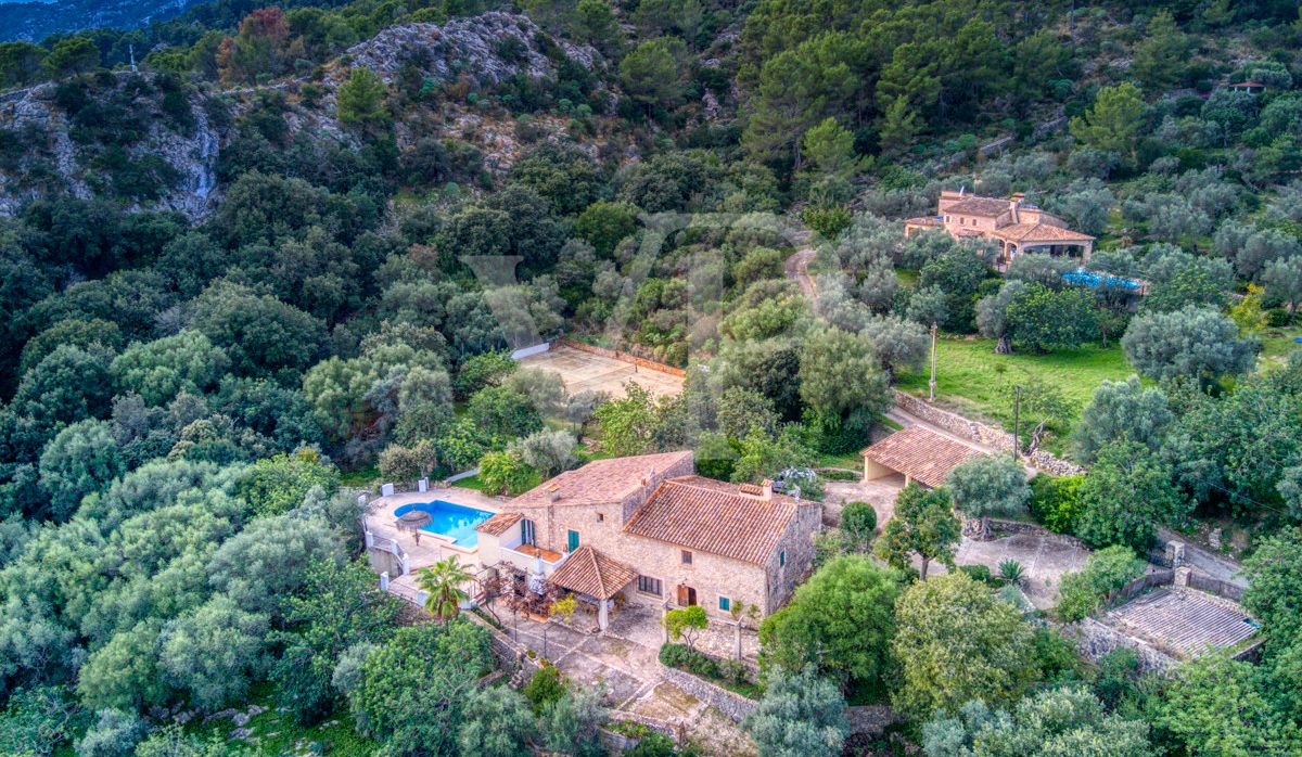 schöne-mallorquinische-finca-mit-ETV-in-fantastischer-lage-in-pollença-zu-verkaufen