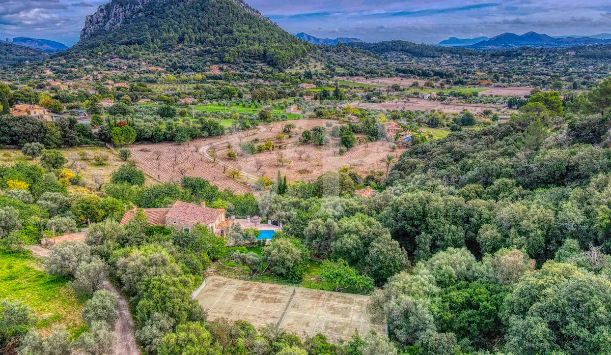 schöne-mallorquinische-finca-mit-ETV-in-fantastischer-lage-in-pollença-zu-verkaufen
