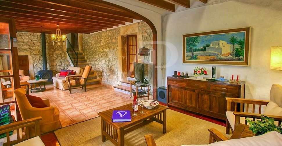 schöne-mallorquinische-finca-mit-ETV-in-fantastischer-lage-in-pollença-zu-verkaufen
