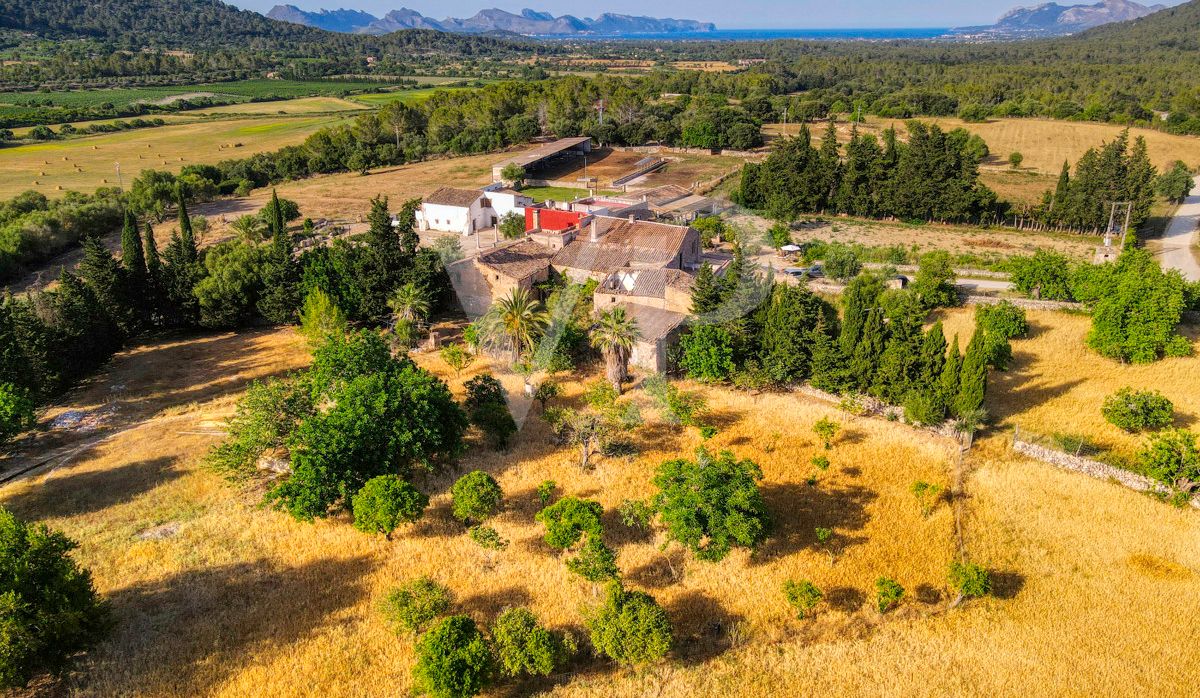 Spektakuläre Finca 40 Hektar mit Blick auf das Meer in Pollensa