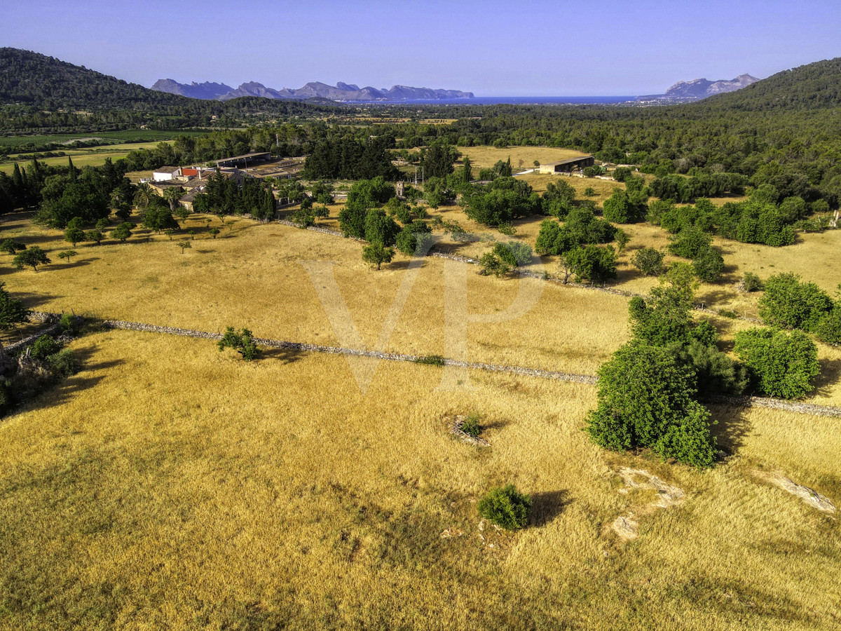 Spektakuläre Finca 40 Hektar mit Blick auf das Meer in Pollensa