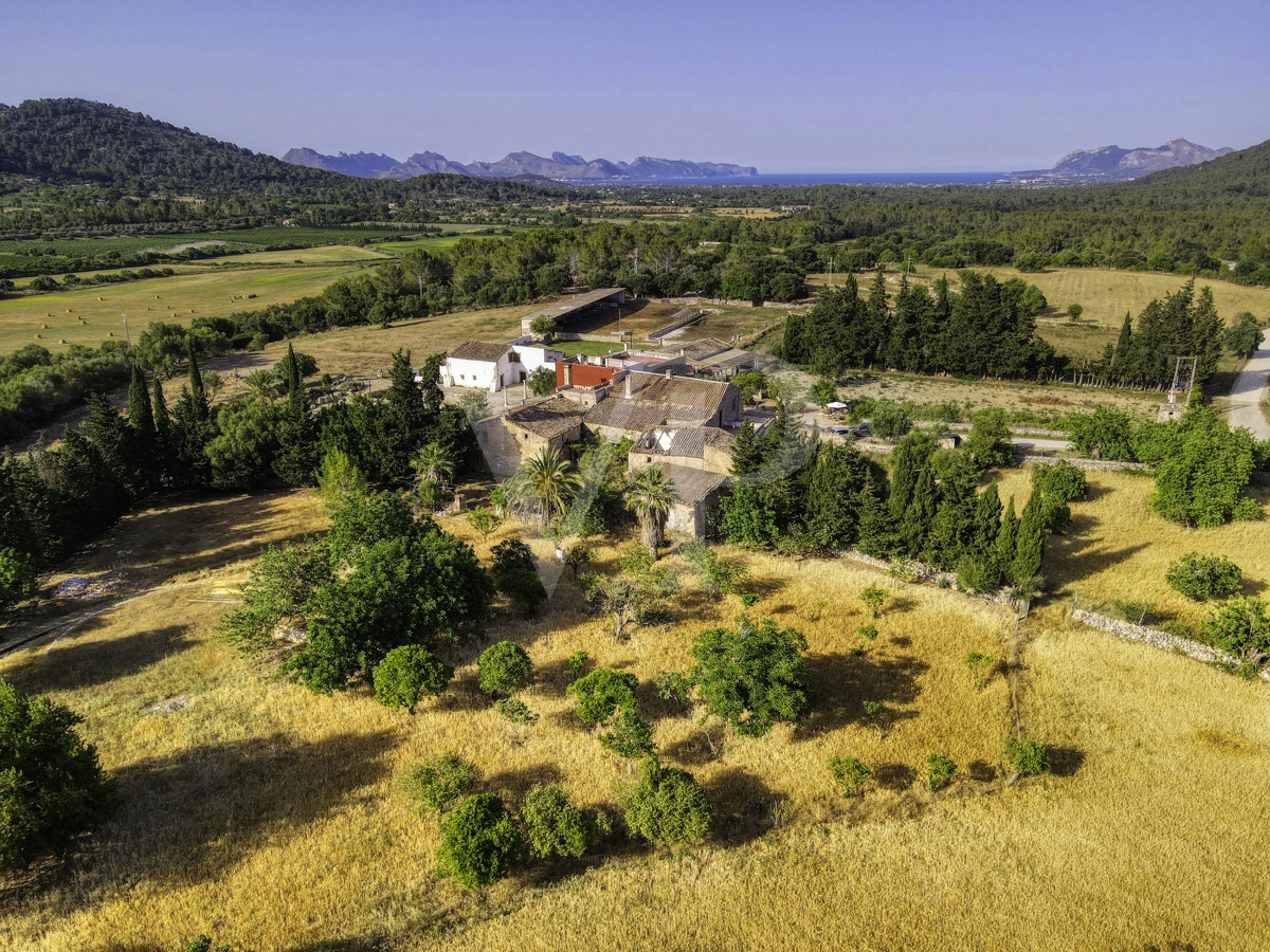 Spektakuläre Finca 40 Hektar mit Blick auf das Meer in Pollensa