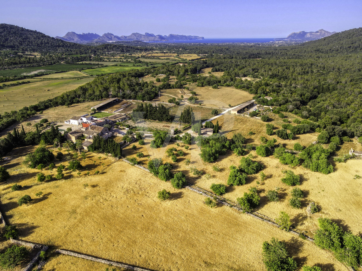 Spektakuläre Finca 40 Hektar mit Blick auf das Meer in Pollensa