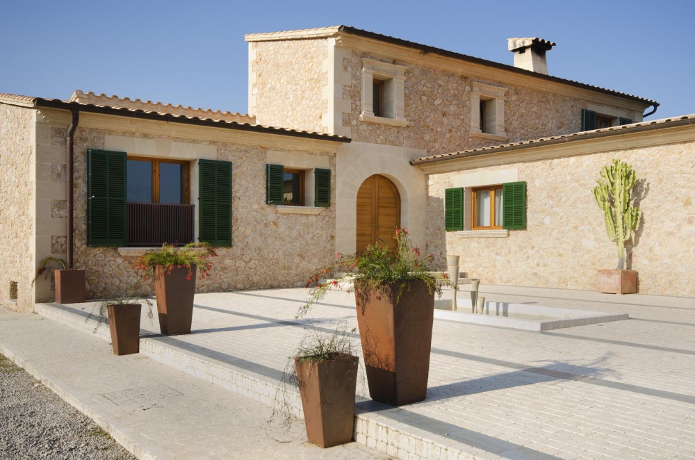 Fassade der Finca in Pollensa, Mallorca