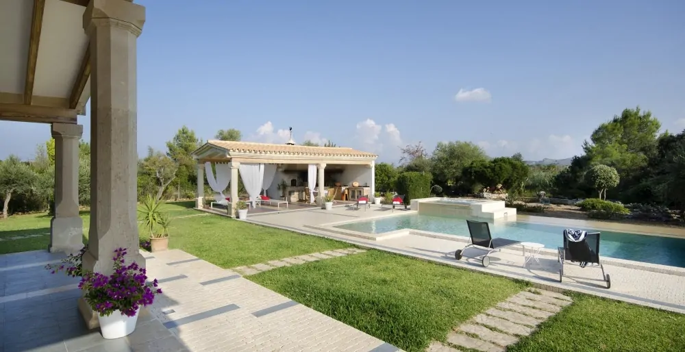 Pool bereich der Finca in Pollensa, Mallorca