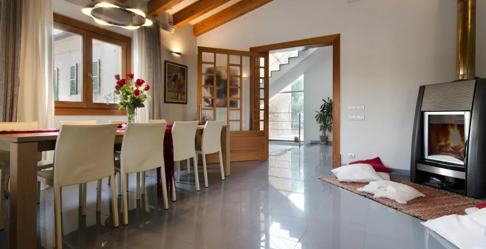 Essbereich der Finca in Pollensa, Mallorca