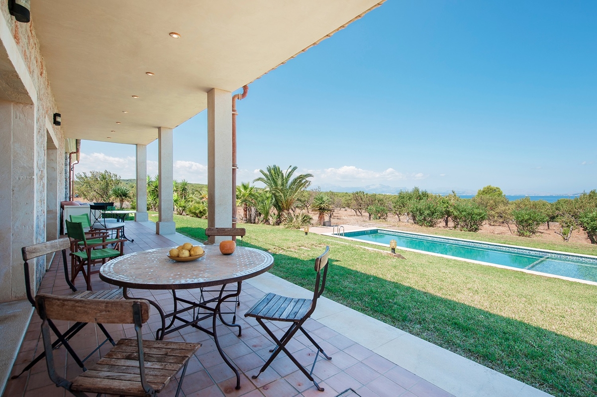 Üderdacht Terrasse des Landhauses in der Nähe von Colonia Sant Pere, Mallorca