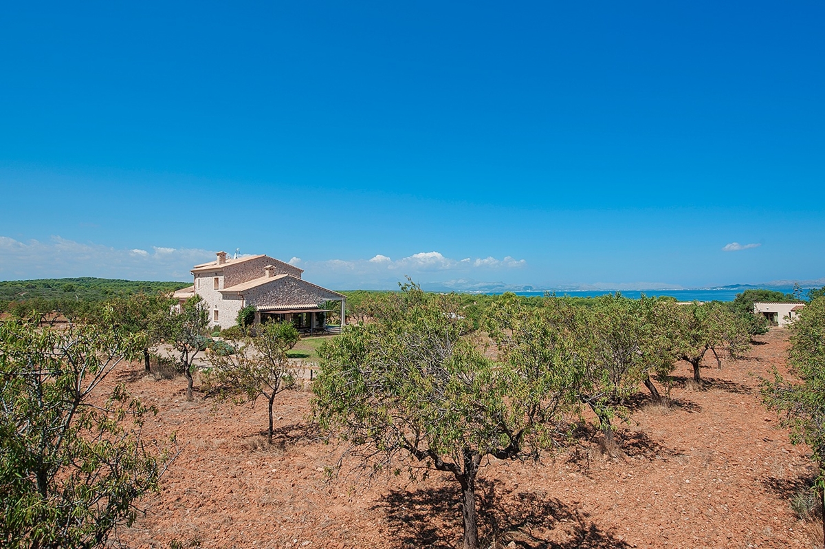 Landhaus in der Nähe von Colonia Sant Pere mit Panoramablick auf das Meer