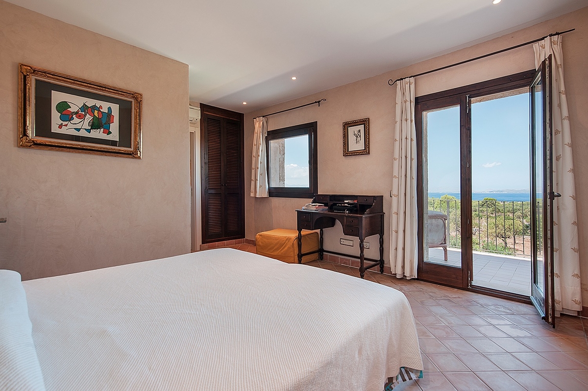 Schlafzimmer des Landhauses in der Nähe von Colonia Sant Pere, Mallorca