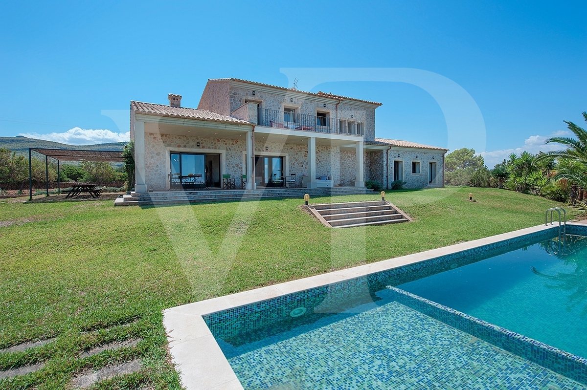 Landhaus in der Nähe von Colonia Sant Pere mit Panoramablick auf das Meer