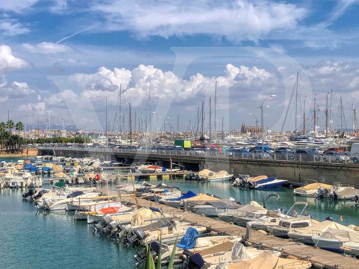 luxuriöse-komplett-renovierte-Wohnung-in-einem-gebäude-an-der-strandpromenade-von-palma-de-mallorca