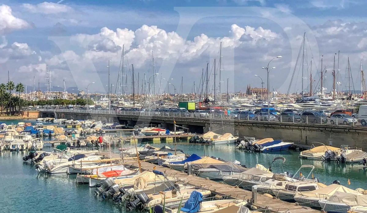 luxuriöse-komplett-renovierte-Wohnung-in-einem-gebäude-an-der-strandpromenade-von-palma-de-mallorca