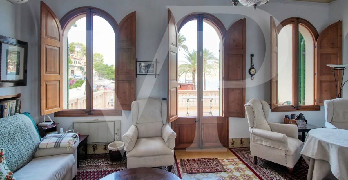 zum-verkauf-steht-eine-fantastische-eckvilla-aus-den-1925er-jahren-mit-garten-in-einer-ruhigen-gegend-direkt-am-strand-platja-d'en-repíc-in-puerto-de-sóller