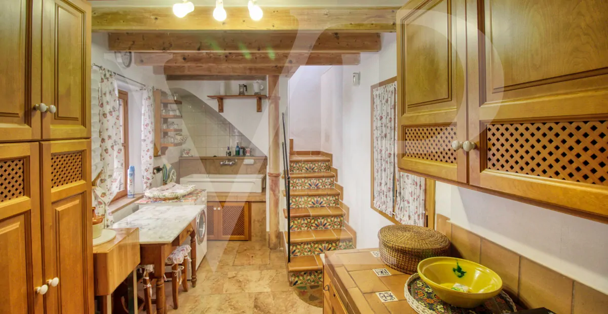 zum-verkauf-steht-eine-fantastische-eckvilla-aus-den-1925er-jahren-mit-garten-in-einer-ruhigen-gegend-direkt-am-strand-platja-d'en-repíc-in-puerto-de-sóller