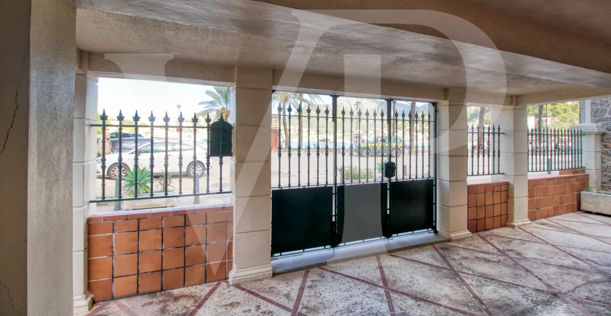 zum-verkauf-steht-eine-fantastische-eckvilla-aus-den-1925er-jahren-mit-garten-in-einer-ruhigen-gegend-direkt-am-strand-platja-d'en-repíc-in-puerto-de-sóller