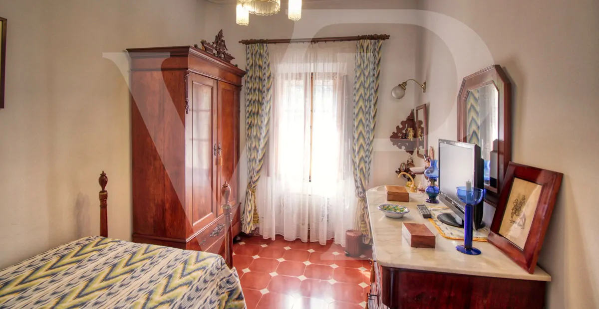 zum-verkauf-steht-eine-fantastische-eckvilla-aus-den-1925er-jahren-mit-garten-in-einer-ruhigen-gegend-direkt-am-strand-platja-d'en-repíc-in-puerto-de-sóller