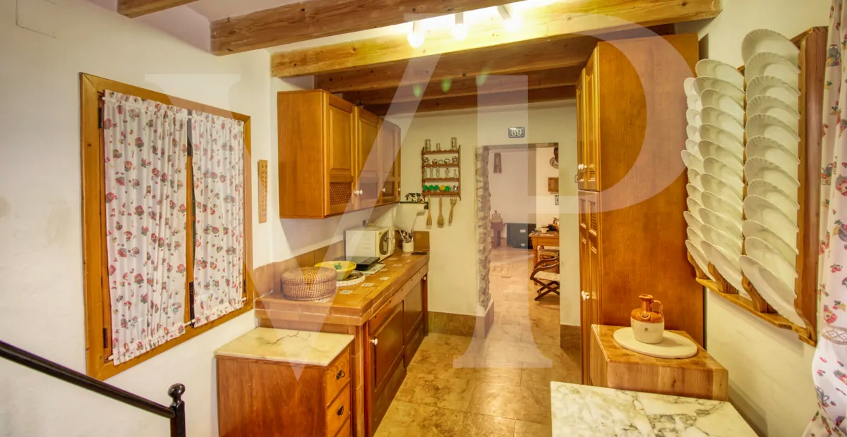 zum-verkauf-steht-eine-fantastische-eckvilla-aus-den-1925er-jahren-mit-garten-in-einer-ruhigen-gegend-direkt-am-strand-platja-d'en-repíc-in-puerto-de-sóller