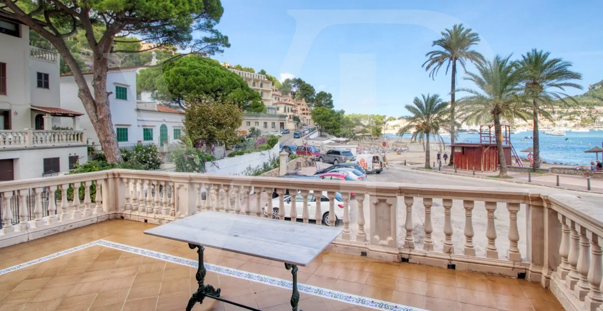 zum-verkauf-steht-eine-fantastische-eckvilla-aus-den-1925er-jahren-mit-garten-in-einer-ruhigen-gegend-direkt-am-strand-platja-d'en-repíc-in-puerto-de-sóller
